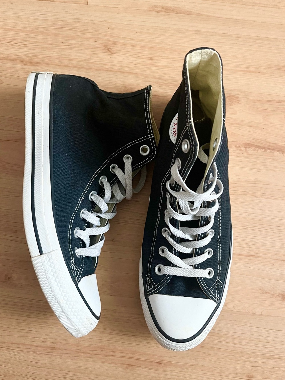 Converse Black High Top Sneakers with White Accents Women’s 10.0 US - Picture 3 of 8